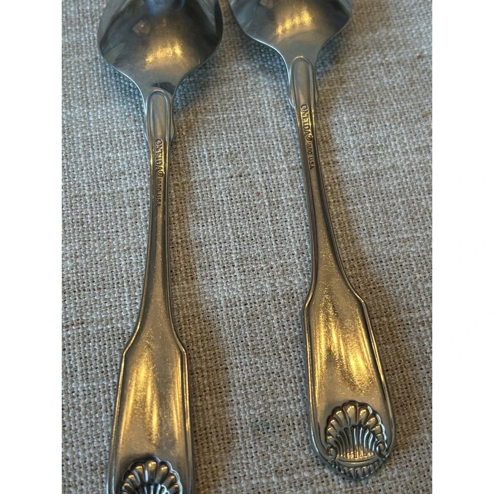 Oneida Classic Shell Heirloom 18/10 Stainless Teaspoons Qty 2